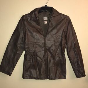 M.I.C.women’s fitted brown leather jacket.size M